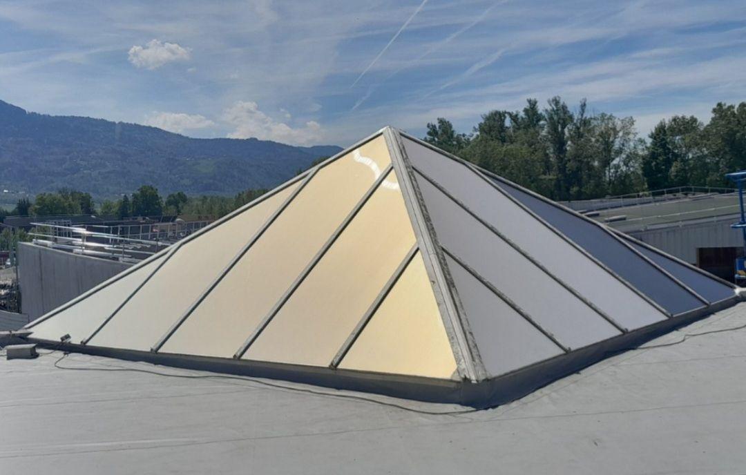 Rénovation d'un dôme de lumière en Savoie - Pyramide, plaques PCA IR GOLD - Contrôle solaire - Solar control - Facteur solaire - Rhône-alpes